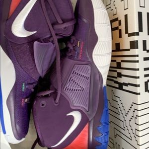 Grand purple Kyrie 6’s